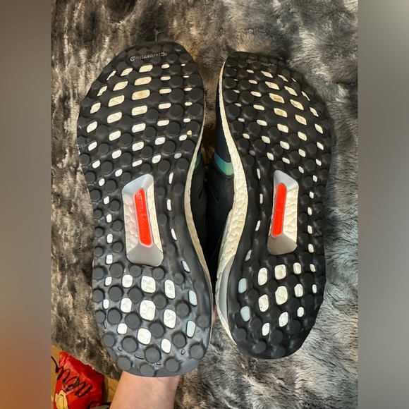 Adidas Ultraboost SZ 6.5 - Picture 8 of 9